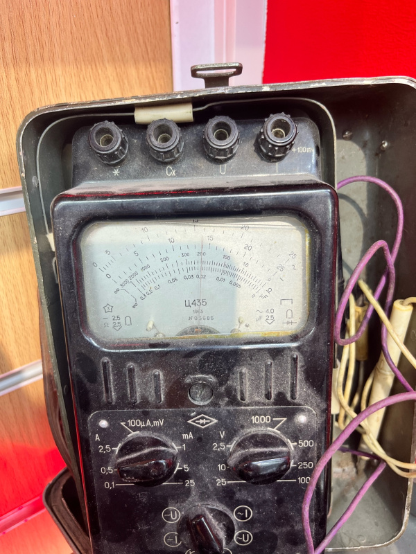 Стабилизатор напряжения Стабилизаторы  Ц435