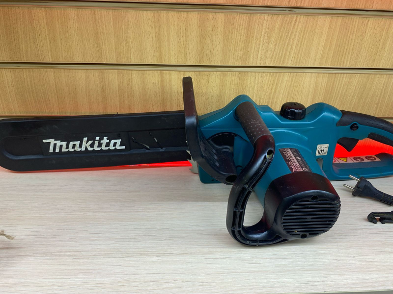 Электропила Makita UC3520A