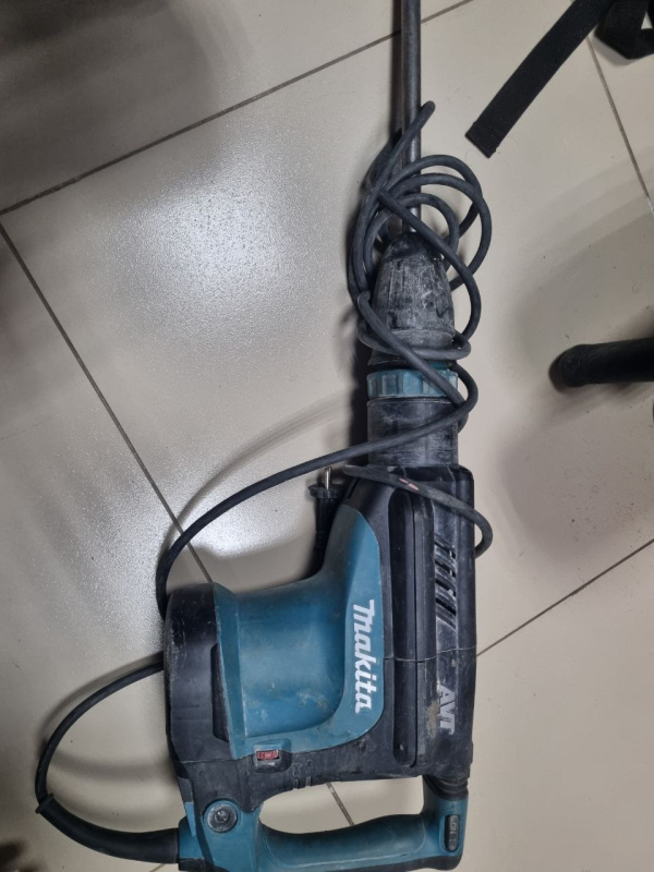 Отбойный молоток Makita HM1213c
