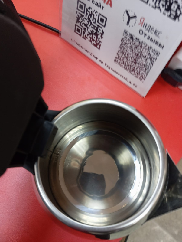 Электрический чайник металический .