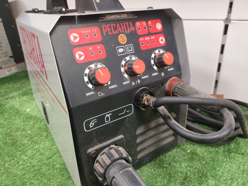 Инверторный полуавтомат (MIG-MAG) Ресанта САИПА-200